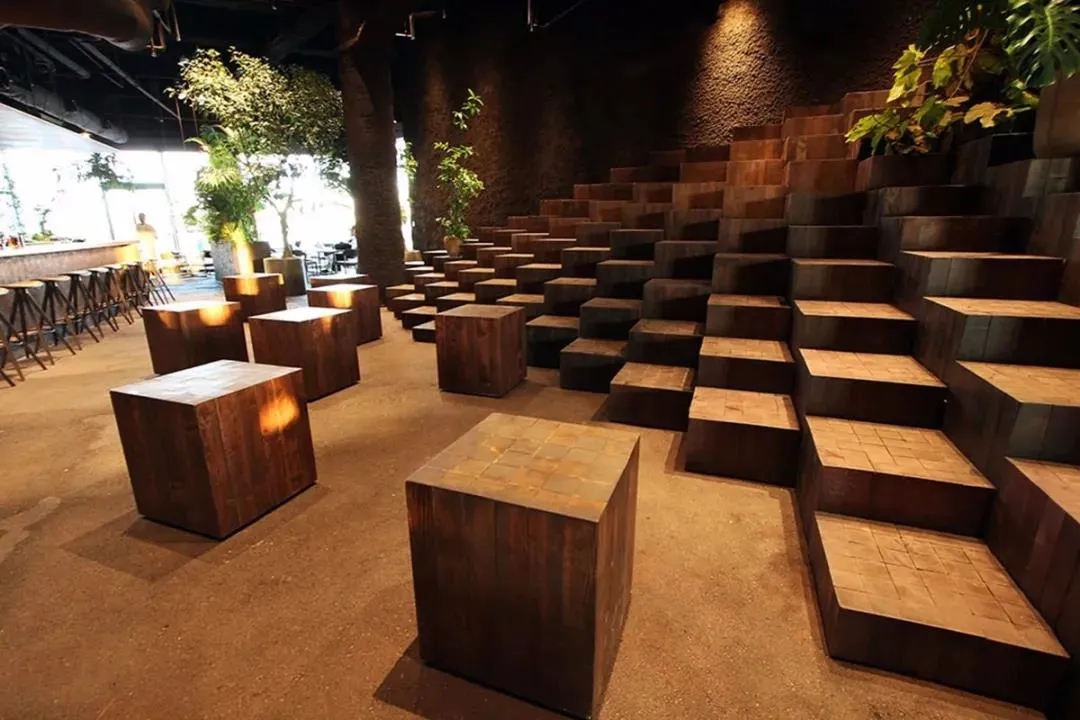 彭厨这个日本餐饮空间设计，带你来到热带丛林