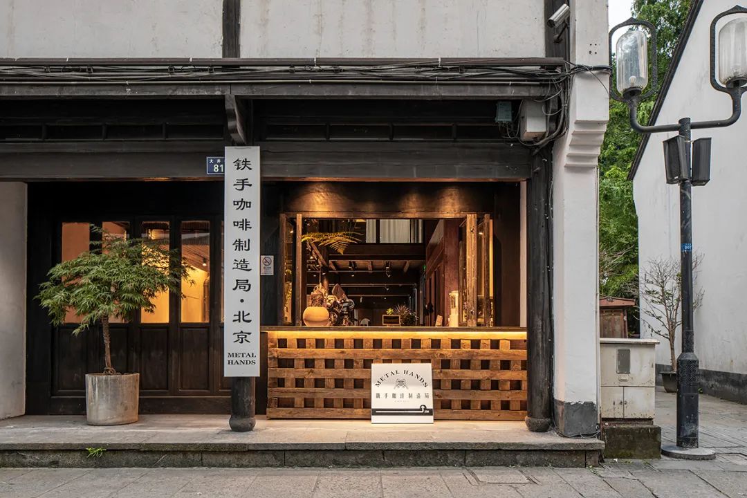 彭厨打破传统，让咖啡店的深圳餐饮空间设计中西合璧